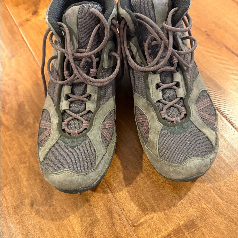 Teva women’s hiking boots